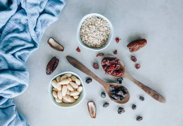Raisins and dates, sorbitol-rich dried fruits that ease constipation